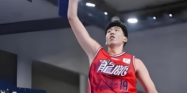 斗球篮球直播-山东输广州！全场狂铁，克里斯情绪失控，徐昕统治级发挥！