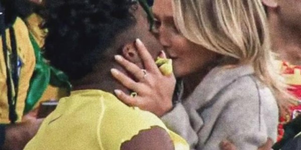 斗球篮球直播-美！17岁恩德里克女朋友21岁 去年10月在一起的！