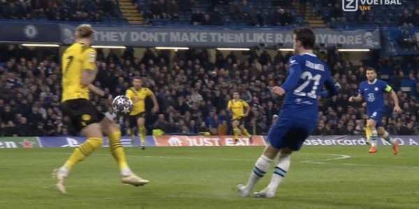 斗球足球直播-点球判罚打破平衡，多特炮轰裁判！欧冠出局利联赛？