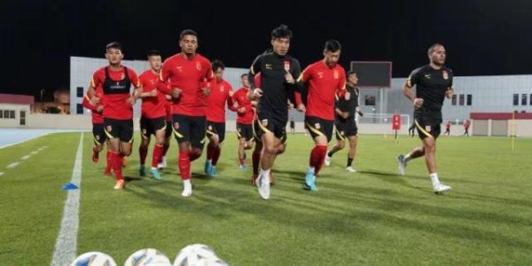 斗球体育赛事直播-【观察】同在屋檐下，人外有人乎？