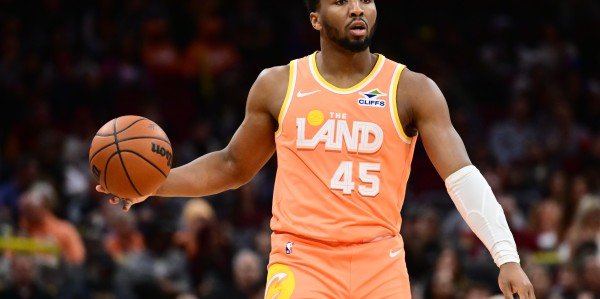 斗球足球直播-米切尔：我觉得防守是我们唯一的问题 我并不担心进攻端