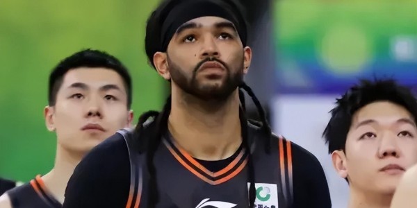 斗球篮球直播-山东输广州！全场狂铁，克里斯情绪失控，徐昕统治级发挥！