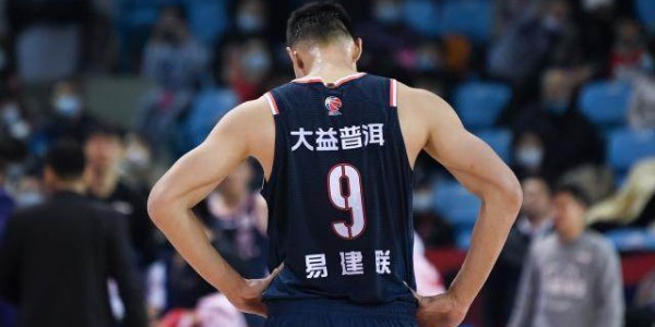 斗球电竞实时更新-常规赛收官战凌乱跌宕 杜锋：观众不喜欢看这种球